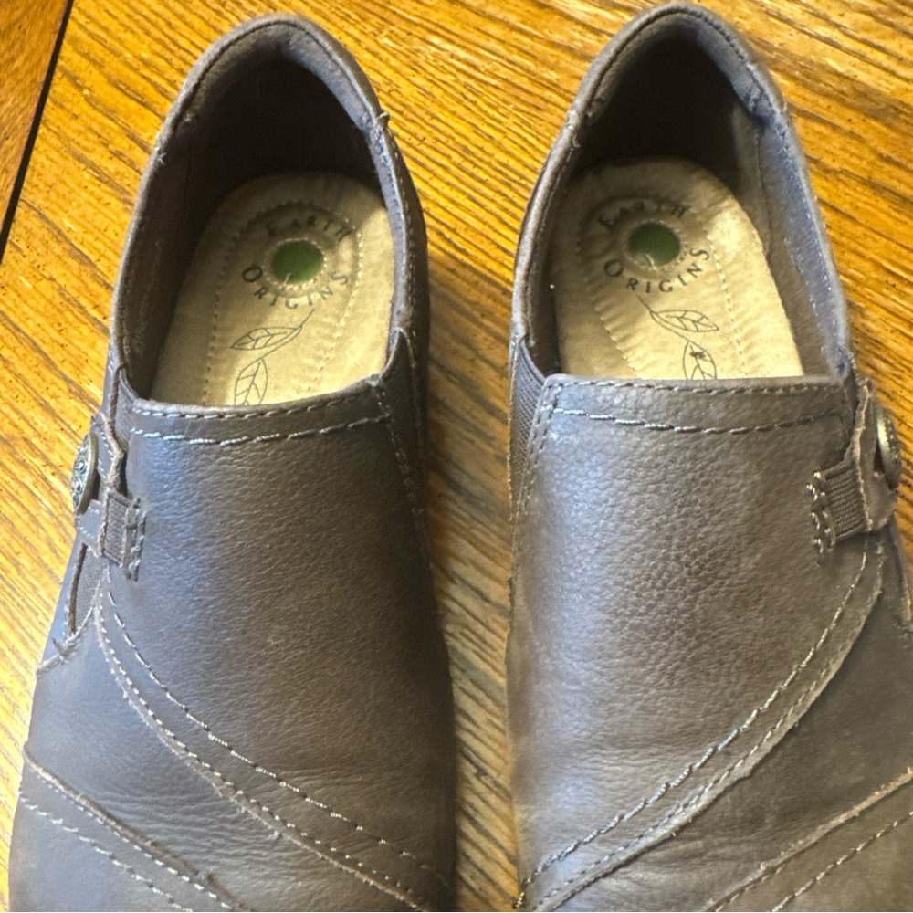 Earth Origins Woman Norah Brown Slip On Loafers, Size 8.5M